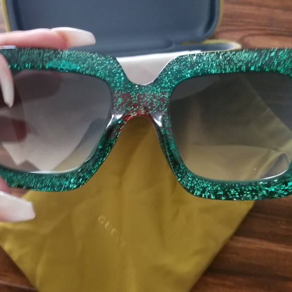 GUCCI SUNGLASSES - Picture 2 of 4
